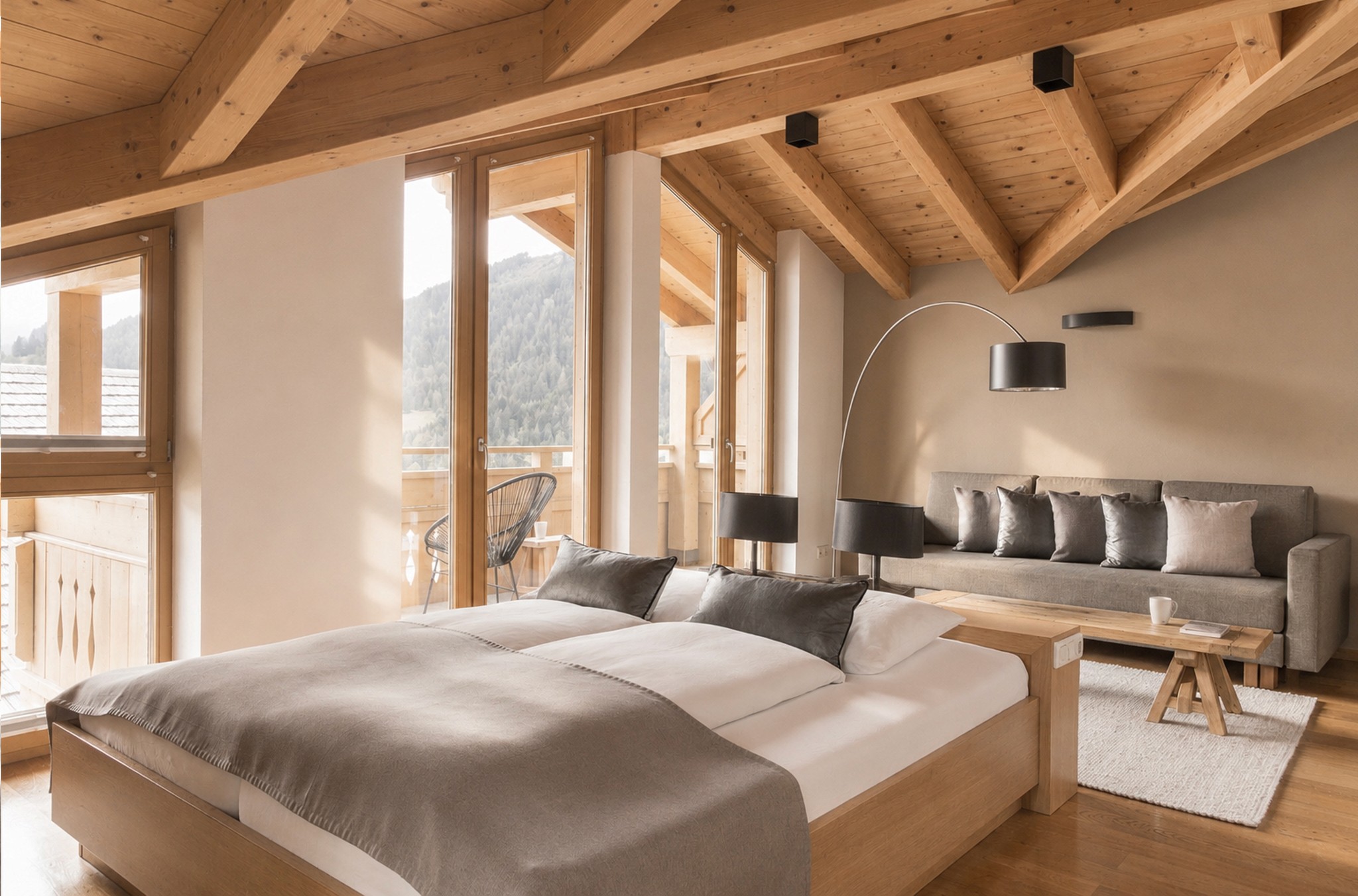 Familien Suite: Doppelzimmer plus eigenes Kinderzimmer mit zwei Einzelbetten.